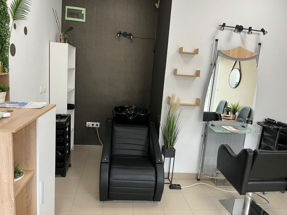 Фризьорски стол под наем