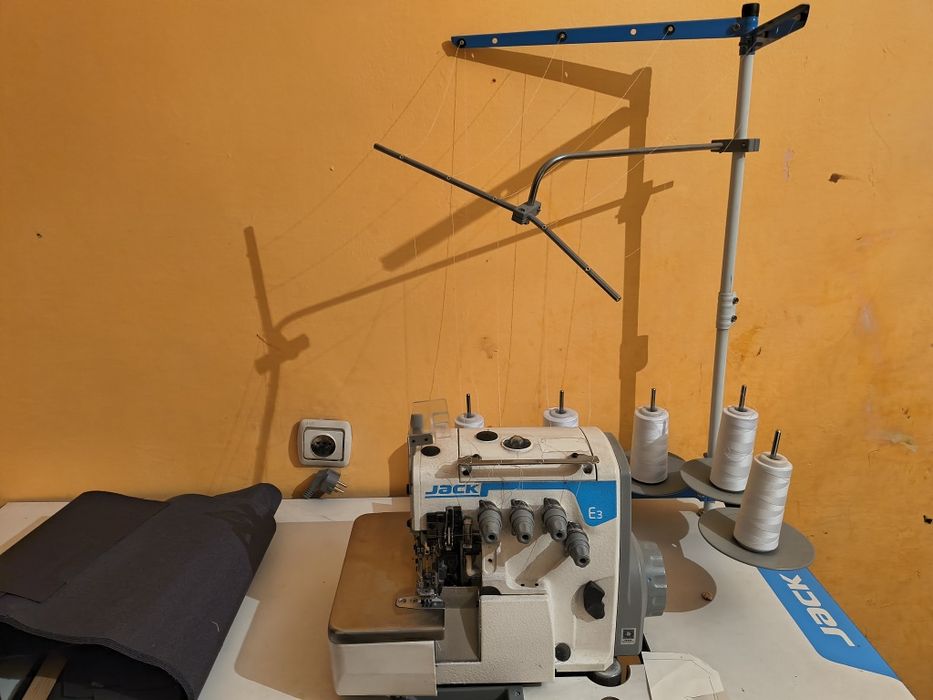 Оверлок Jack E4 .