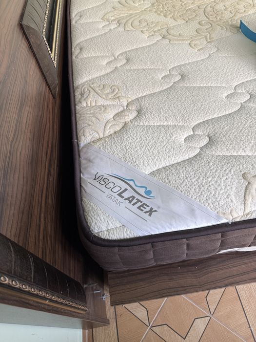 Запазена спалня 160x200 с матрак, скрин и шкафче подарък