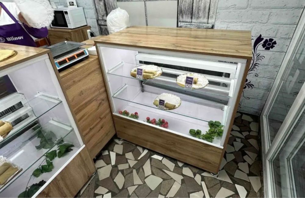 Продам витрину метровая