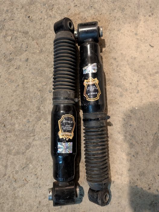 Продавам задни амортисьори за Пежо 206