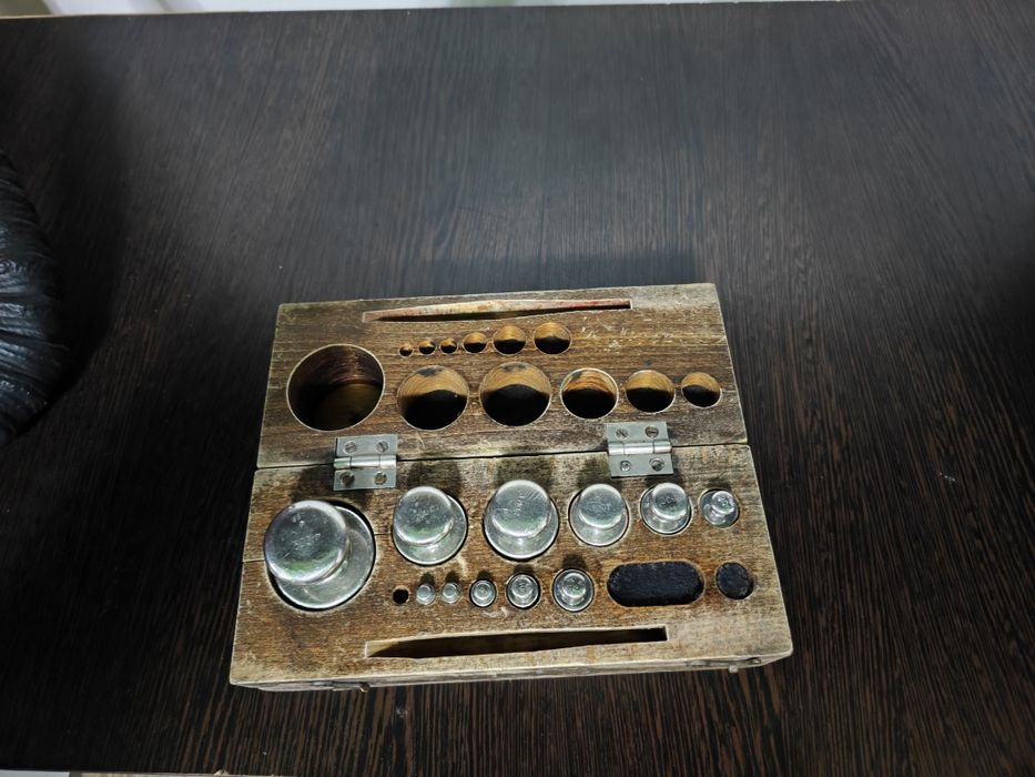 Продам стариные набор гирь