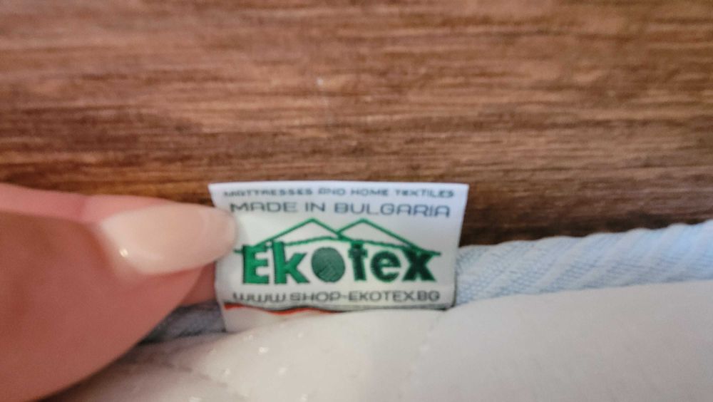 Детско легло с матрак,шкаф, и подарък к-кт чаршафи с ластик и цип