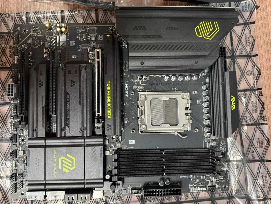 Материнская плата MSI Mag B850 Tomahawk Max WiFi