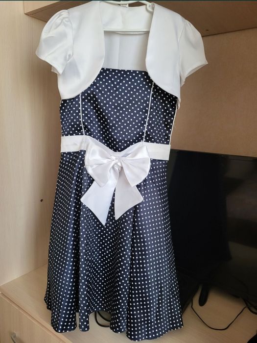 Платье в отличном состоянии на 5 - 6 лет