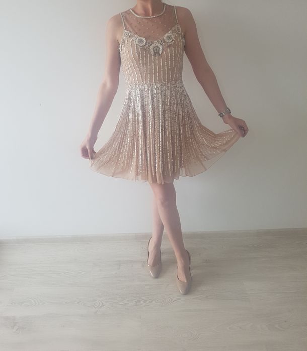 Vand rochii elegante de seara