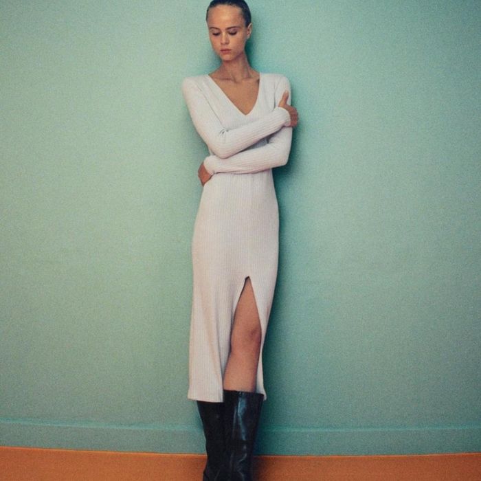 Rochie crem midi tricotata raiat cu slit in fata cre Zara marimea S