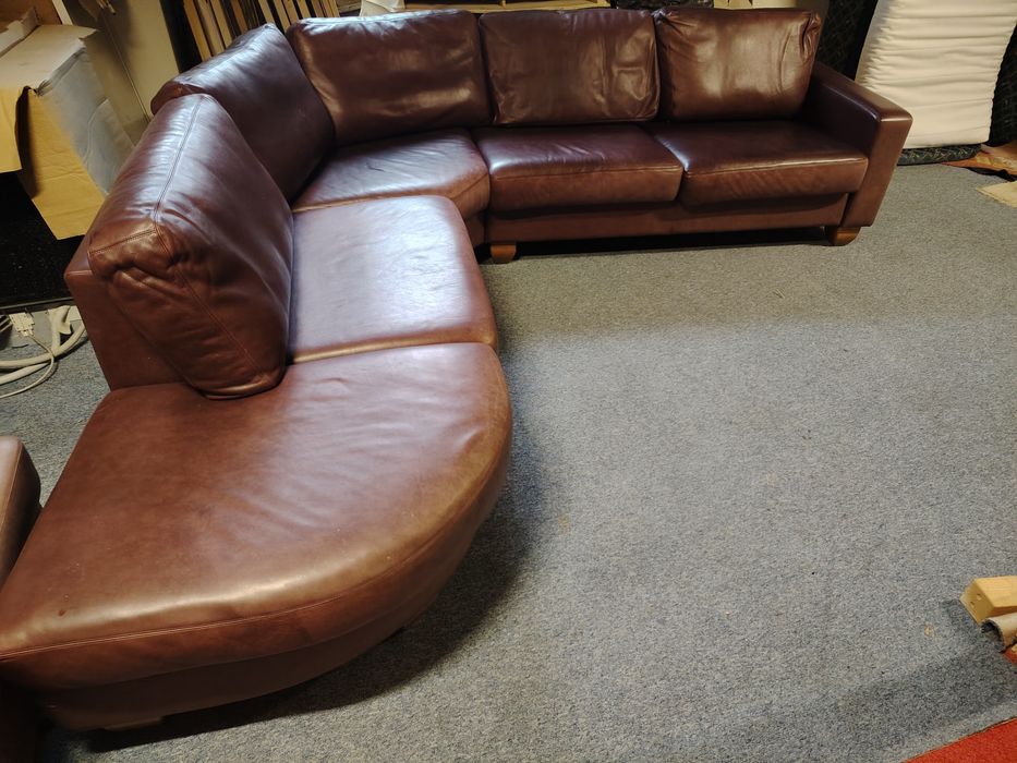 Colțar fix de piele.