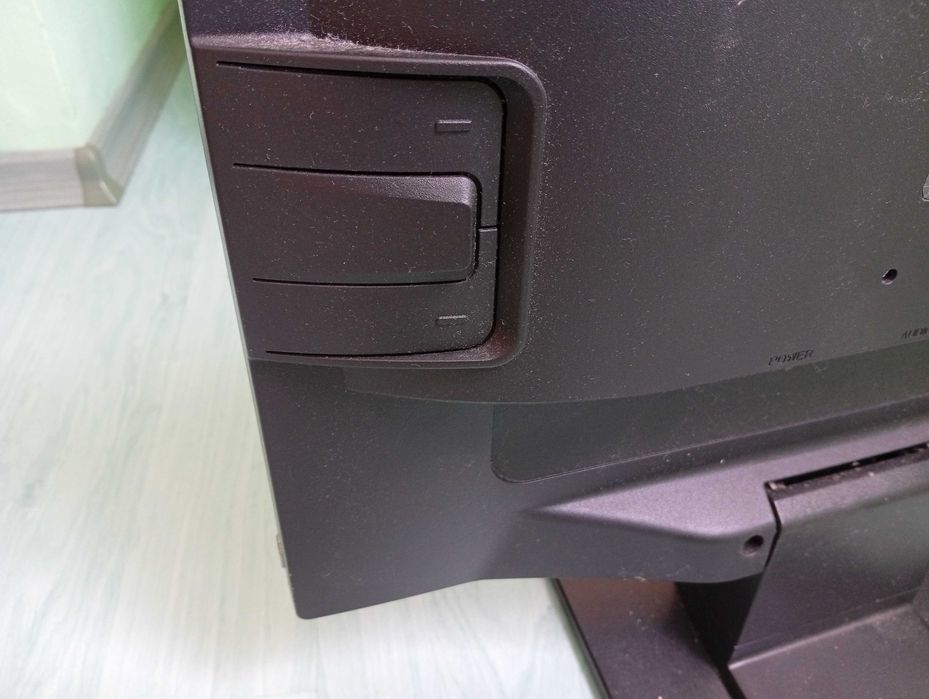 Монитор за компютър 19",екран с кутия