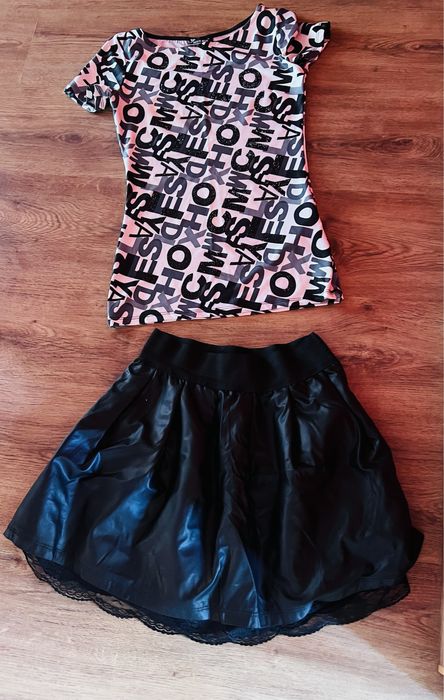 Блуза с къс ръкав и кожена пола