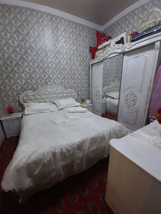 Uy sotiladi hovli 7 xona 4.4 sotix srochniy
