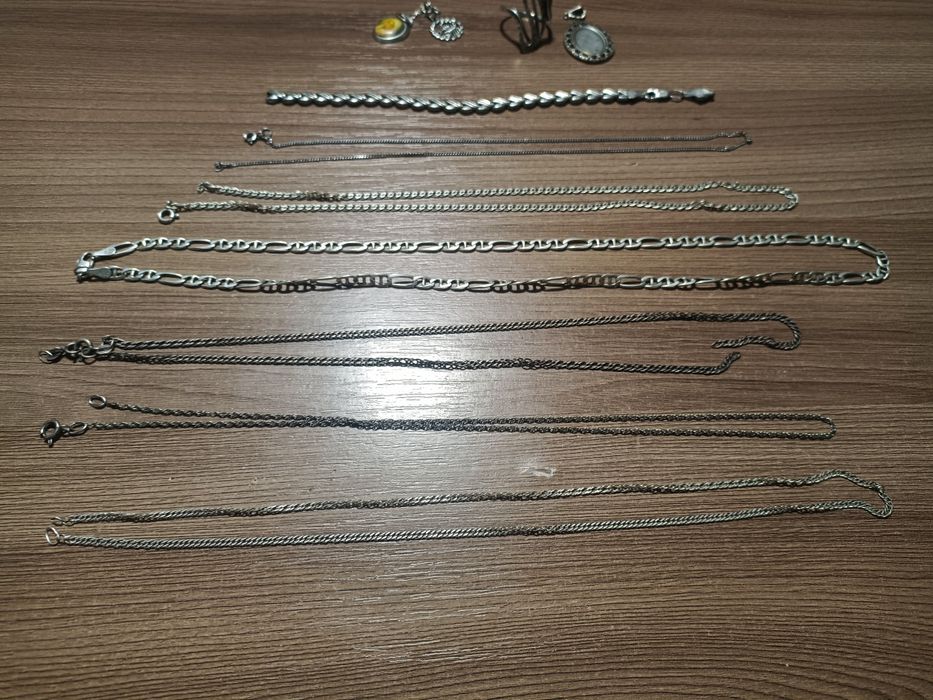 Продаю ломанное серебро 925пр.