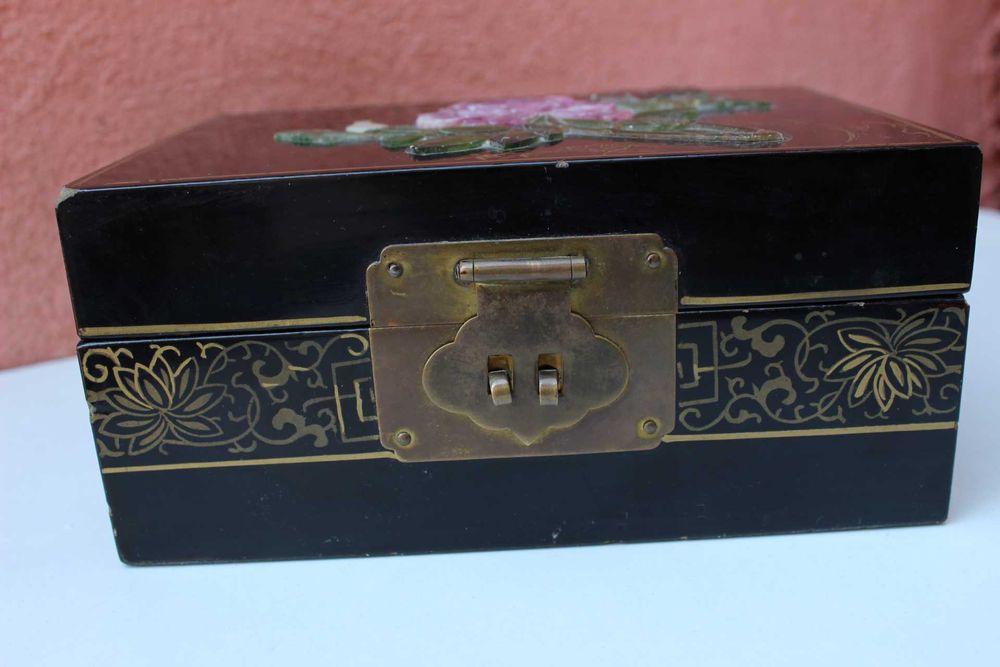 Cutie bijuterii CHINA, LAQUER, lac pe lemn si JAD / QUARTZ