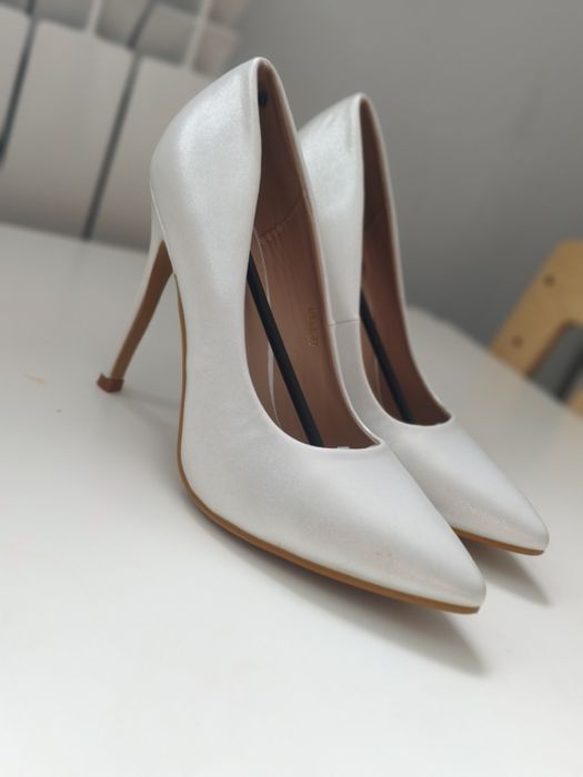 Лодочки белые перломутровые