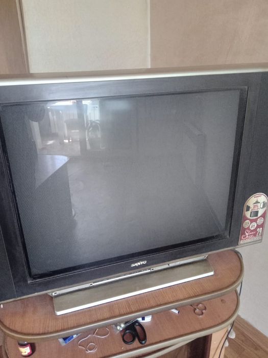 Телевизор Sanyo продаю бесплатно