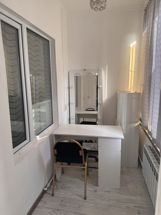 Сдается небольшой кабинет в салоне