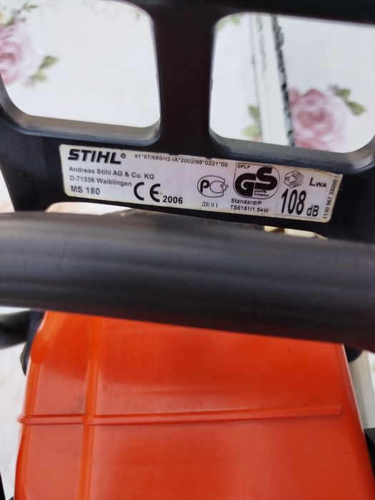 Vând drujba Stihl ms 180