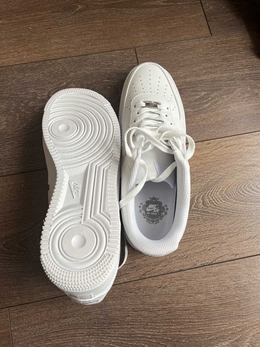 Чисто нови обувки air force 1 triple white