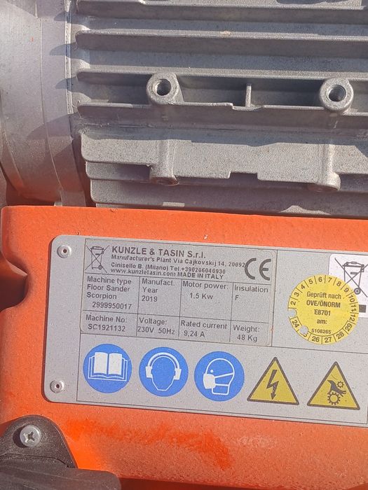 Vând mașina de rașchetat parchet Bona Scorpion