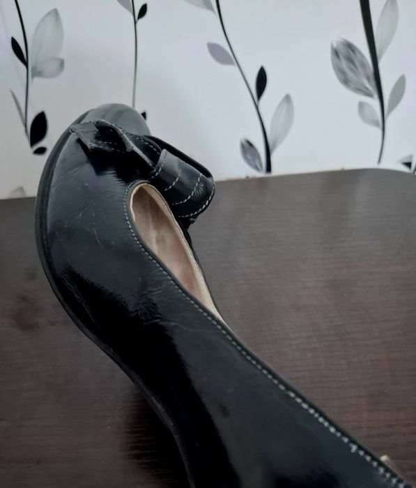 Pantofi cu toc de vânzare