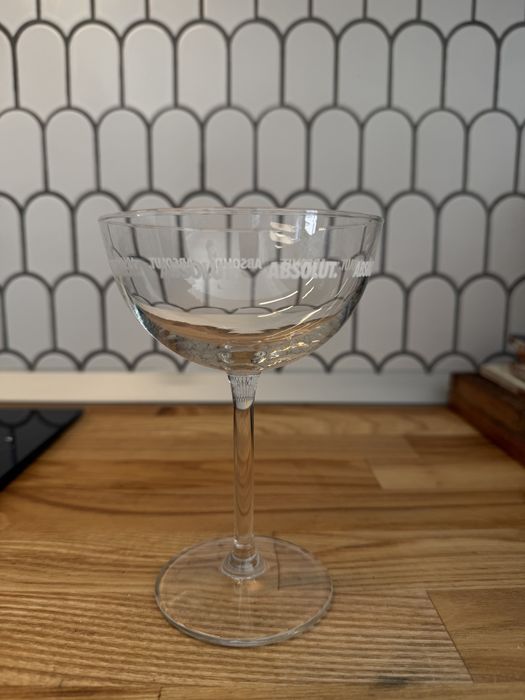 Vand pahare de vin, cocktail si whiskey