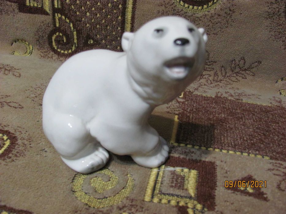 статуэтка белый медведь