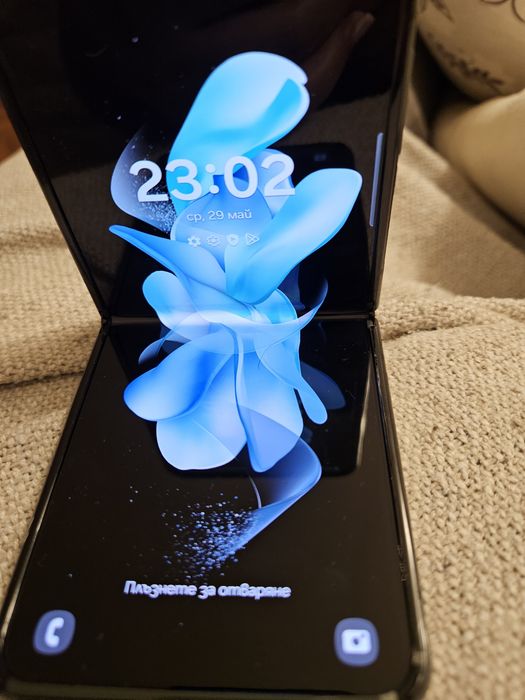 Смартфон Samsung Galaxy Z Flip4, 128GB, 8GB RAM, 5G, Graphite
