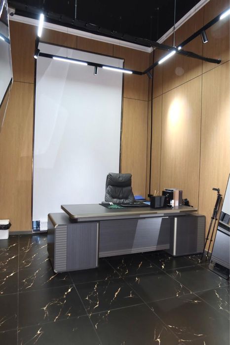 Продается стол офисный