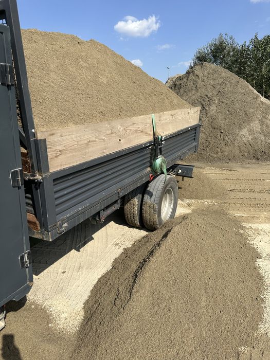 Transport  Nisip, Balast, Pietriș, Pământ Negru | Livrare Rapidă