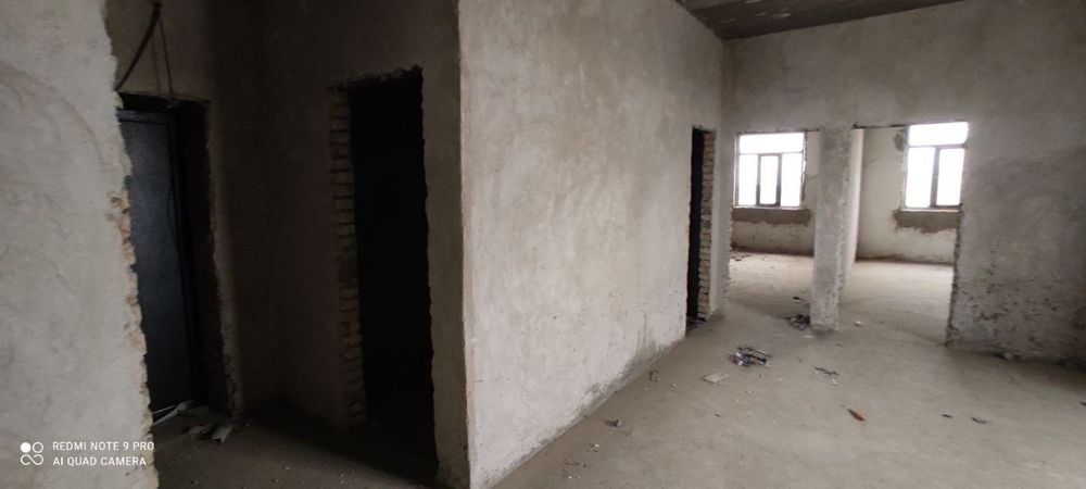 Срочно продаётса 3 х комнатная, ориентир голубой экран