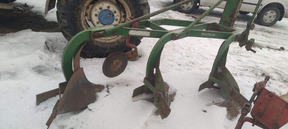 Vând plug trei trupite