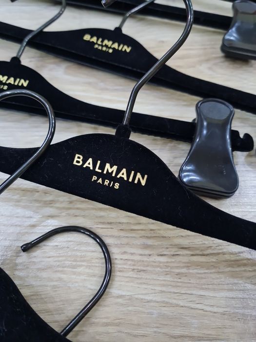 7броя Закачалки Balmain Оригинални
120лв.