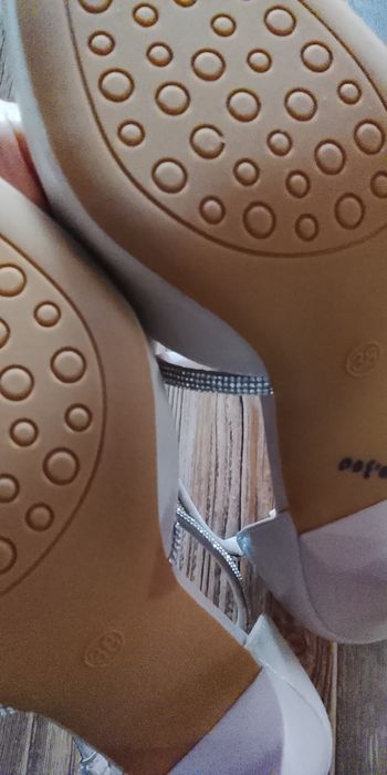 Продам новое туфли