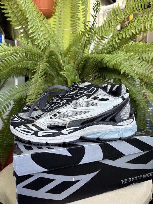 Off white “be right back” 44/45