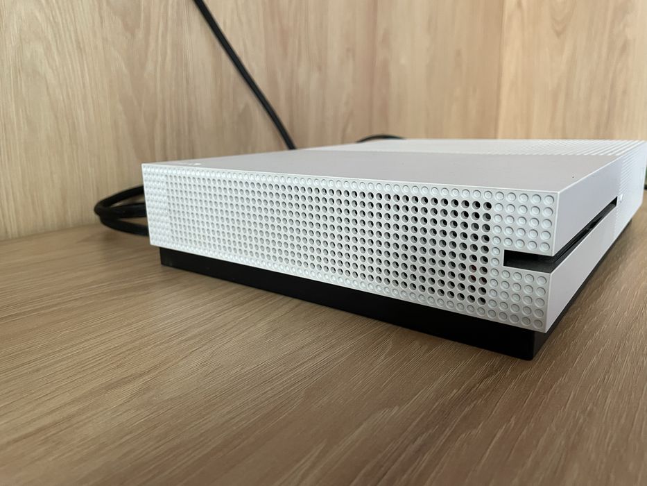 Vand consola Xbox One S 1TB