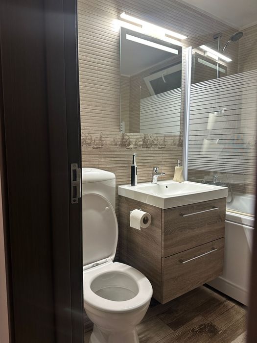 Inchiriez apartament in Dambul Rotund