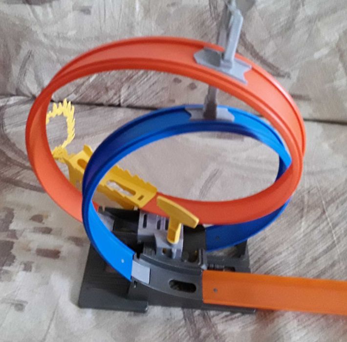 Писта hotwheels с лупинги