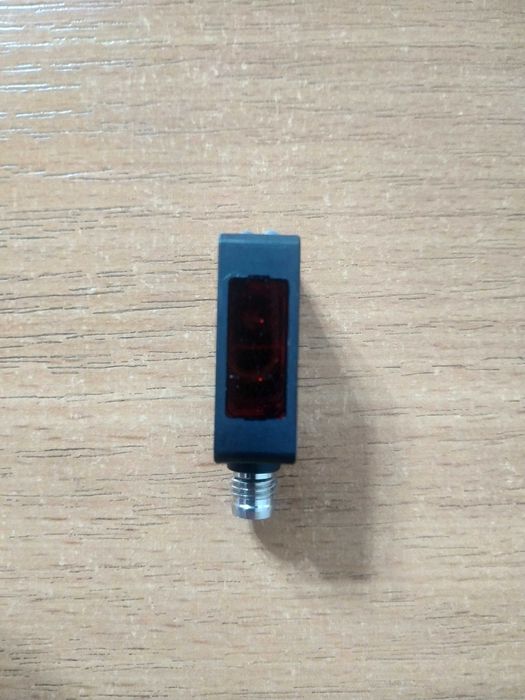 Фотоэлектрический датчик SICK WL100-2P2439