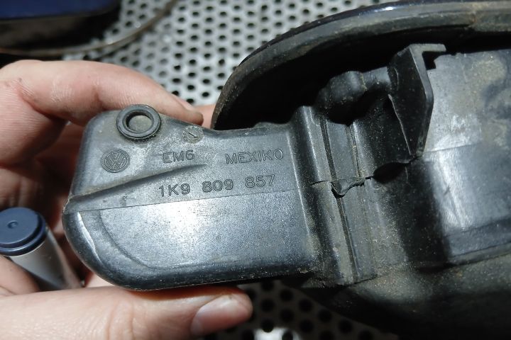 Usita rezervor 1K9809857 1K0010497C 1K9809857 1K0010497C Volkswagen V