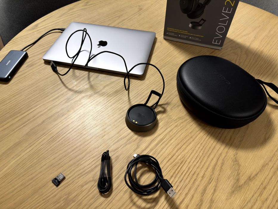 Jabra Evolve 2 85 with Charging Stand
