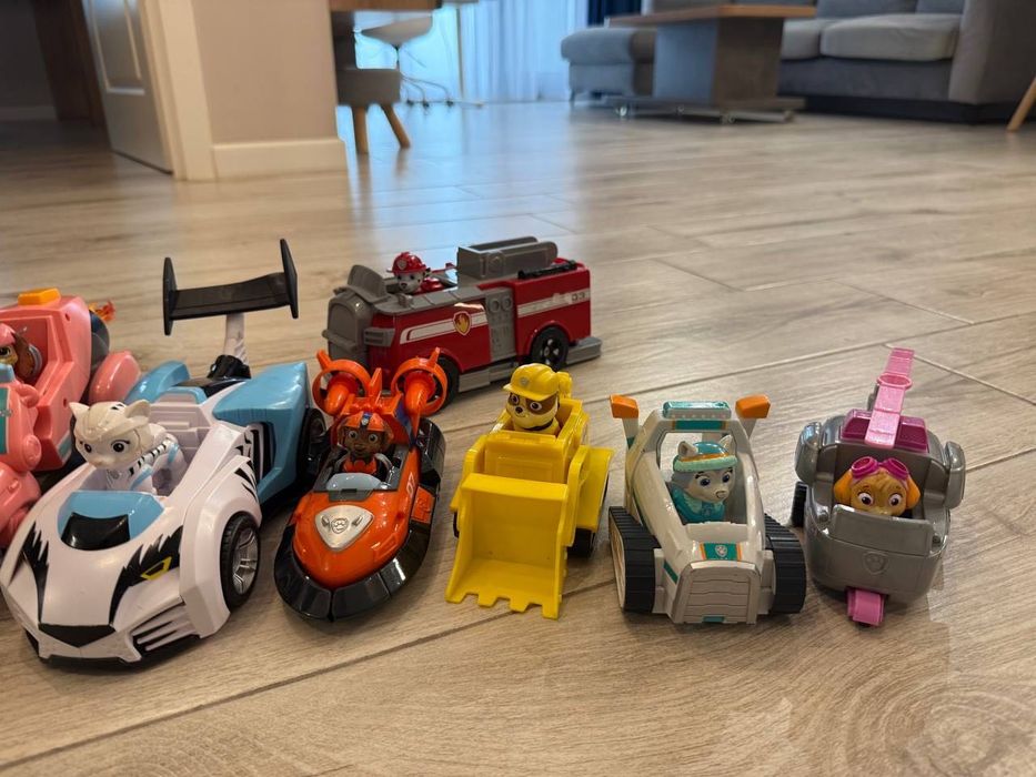 Lot 10 mașinuțe cu figurine Paw Patrol (Patrula Cățelușilor)