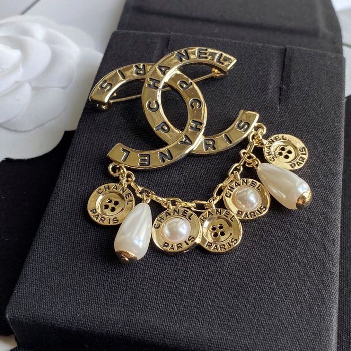 Брошкa CHANEL***