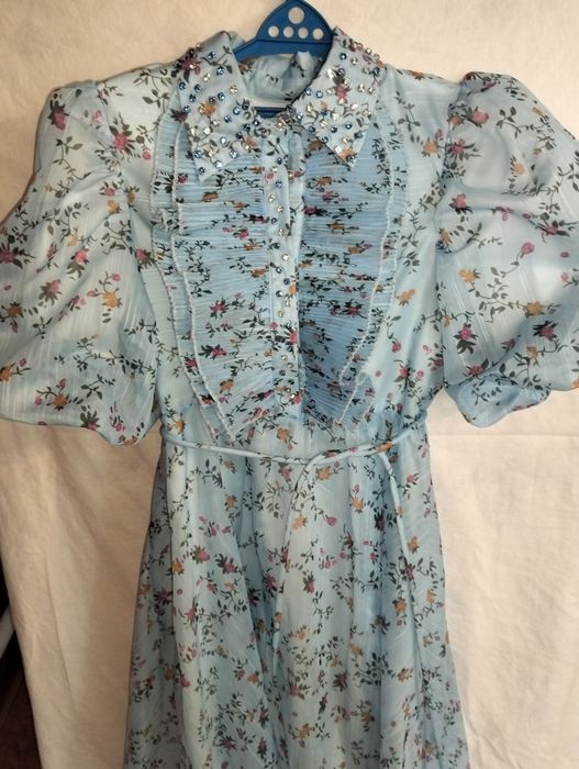 Продам нежное платья