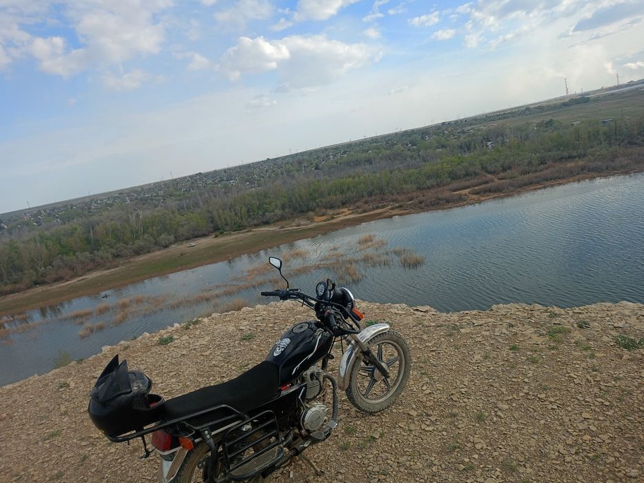 Продам мотоцикл десна