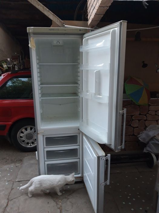 Продам холодильник LG