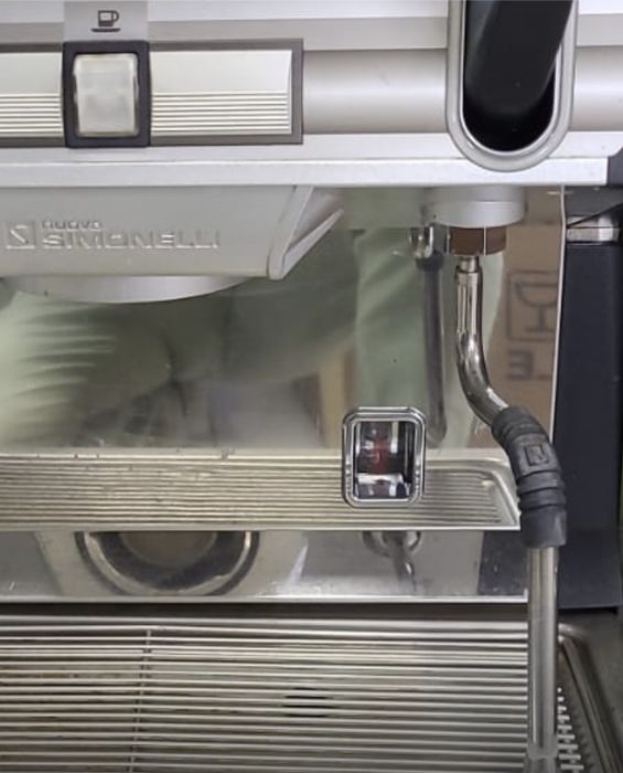 Продам кофемашишу Simonelli apia