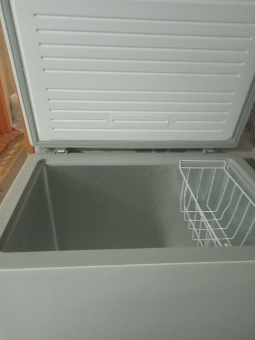 Продам морозильный ларь Midea