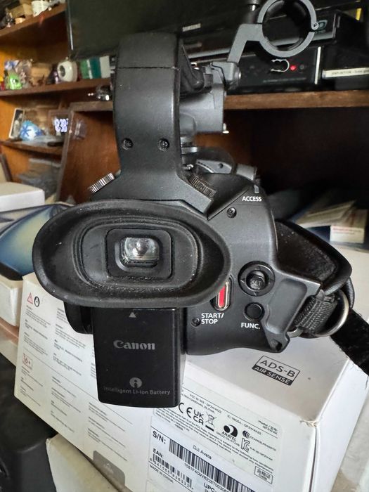 Cameră video Canon XA20