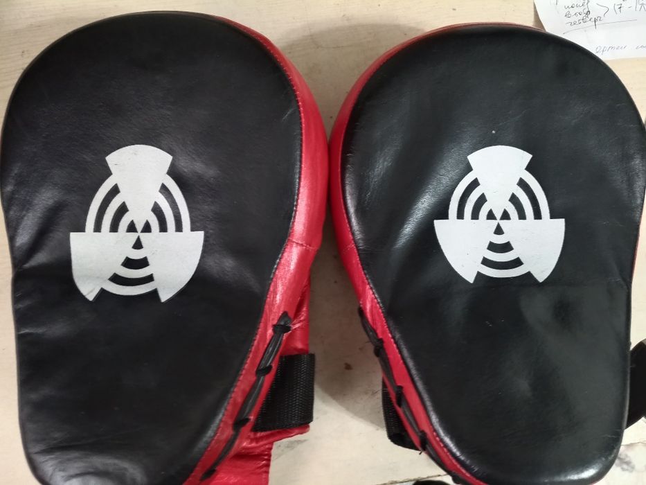 Лапы боксерские срочно