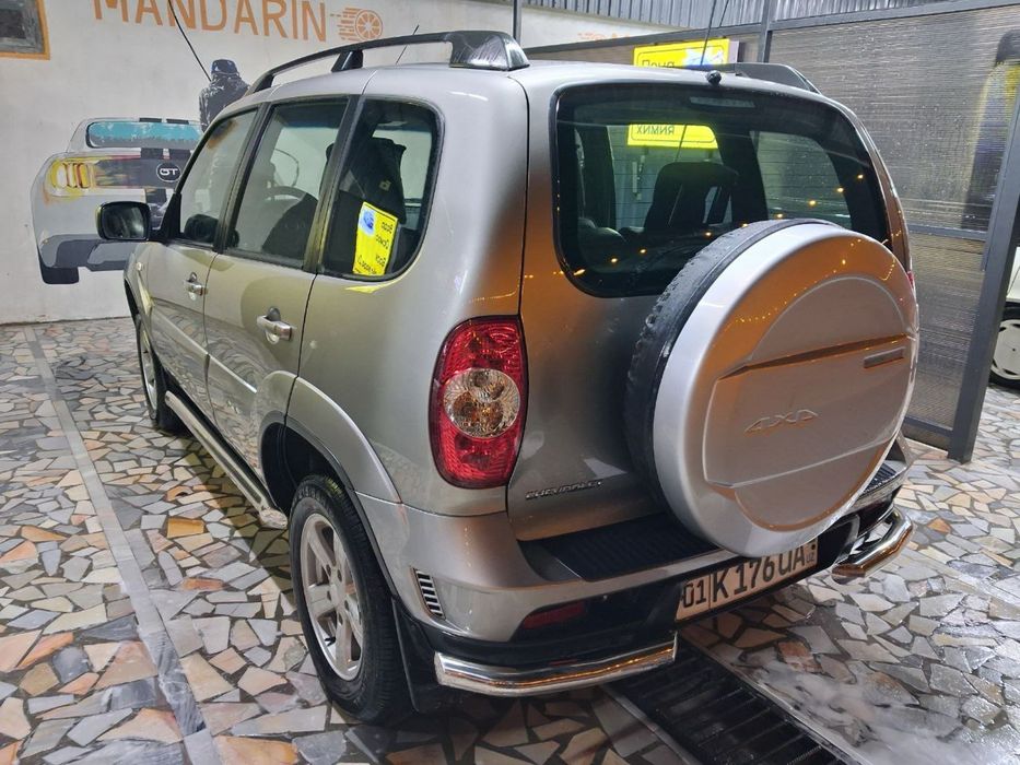 Нива шевроле сотилади тинник холатда радной 2015 йил 8740 юрган